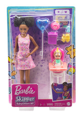 Barbie Skipper Babysitters Playset with Black Hair Skipper Doll, Color-Change Baby Doll, High Chair & Party-Themed Accessories for Kids Ages 3 Years & Up